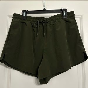 Athleta Crossroads Short, Dark Green, L